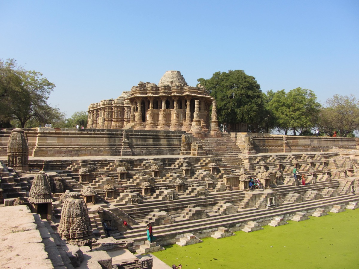 মোঢেরা সূর্য মন্দির: গুজরাটের সৌরস্থাপত্যের মাস্টারপিস